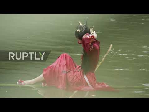 Chinese woman shows off impressive dance moves on floating bamboo pole