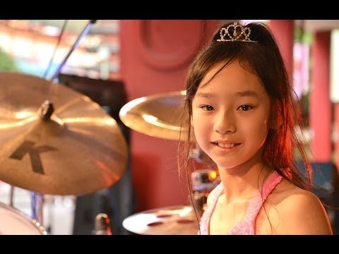 Sensational Girl Drummer Fools Crowd at Japanese Shopping Mall! EPIC!
