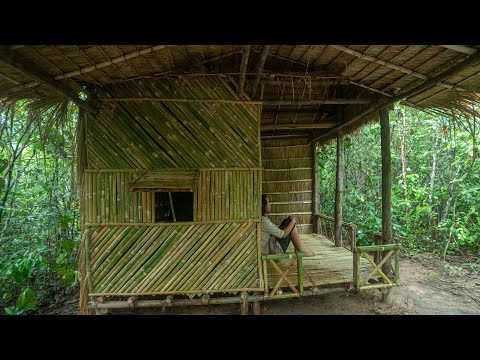 Girl Build Bamboo House in to Live, Women Living Off The Grid