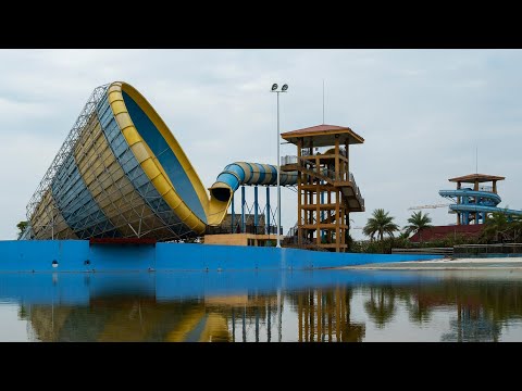 Exploring an Abandoned Water Park in China