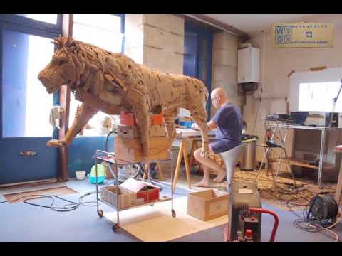 Lion sculpture timelapse MONO