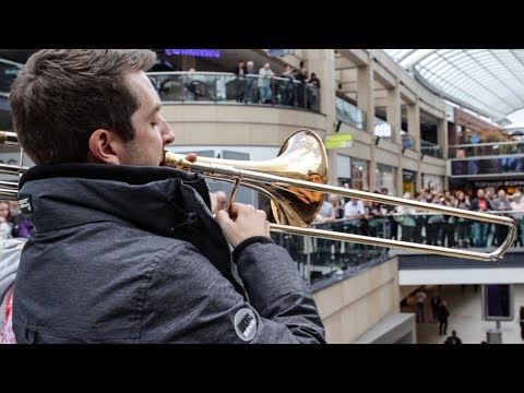 A surprise performance of Ravel's Bolero stuns shoppers!